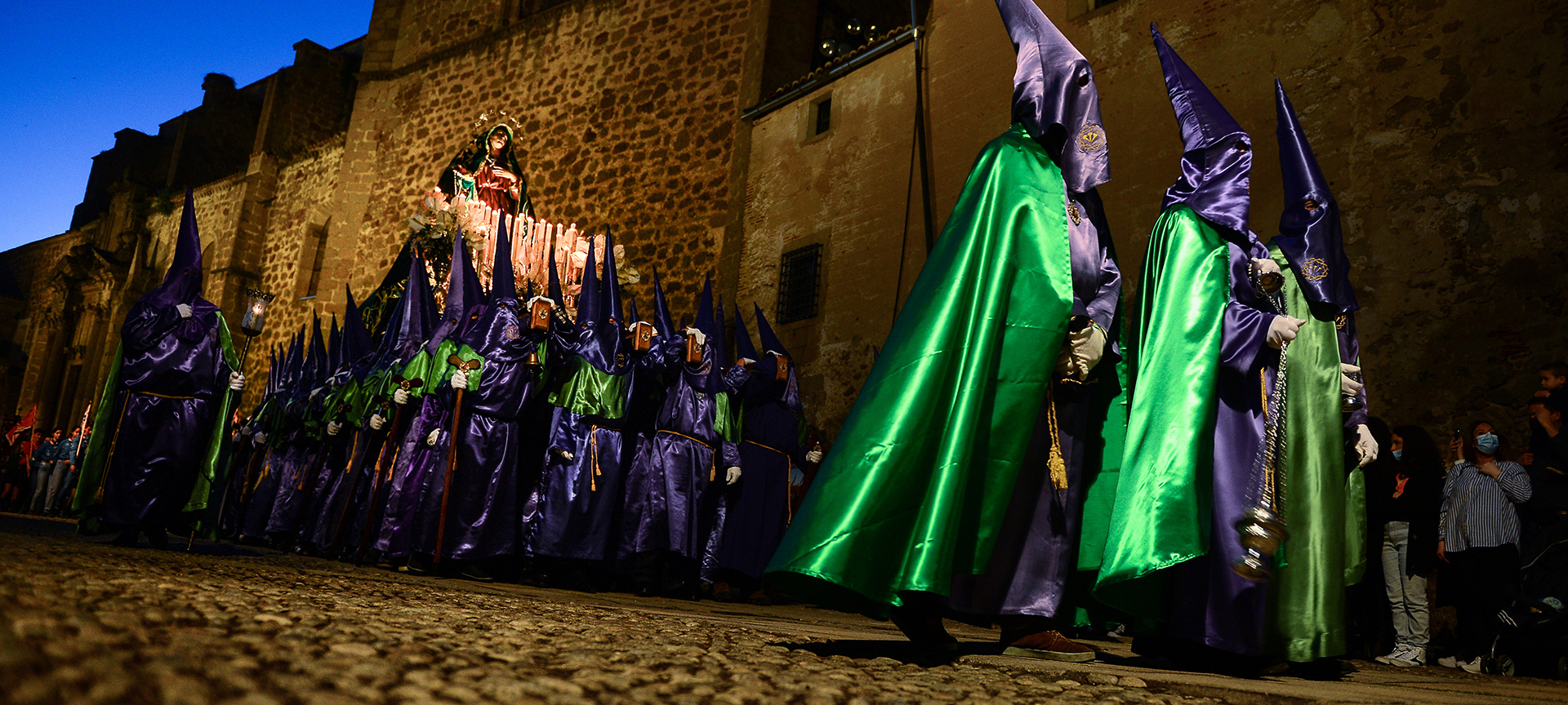 Prozession während der Karwoche in Plasencia, Cáceres