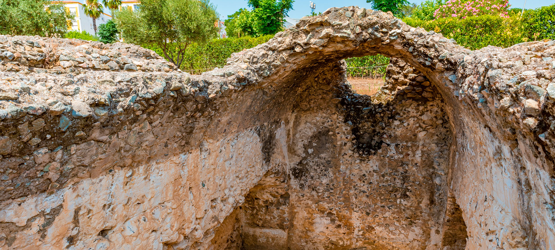 Los Columbarios Funeral Site