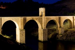 Puente de Alcántara de noche, Extremadura