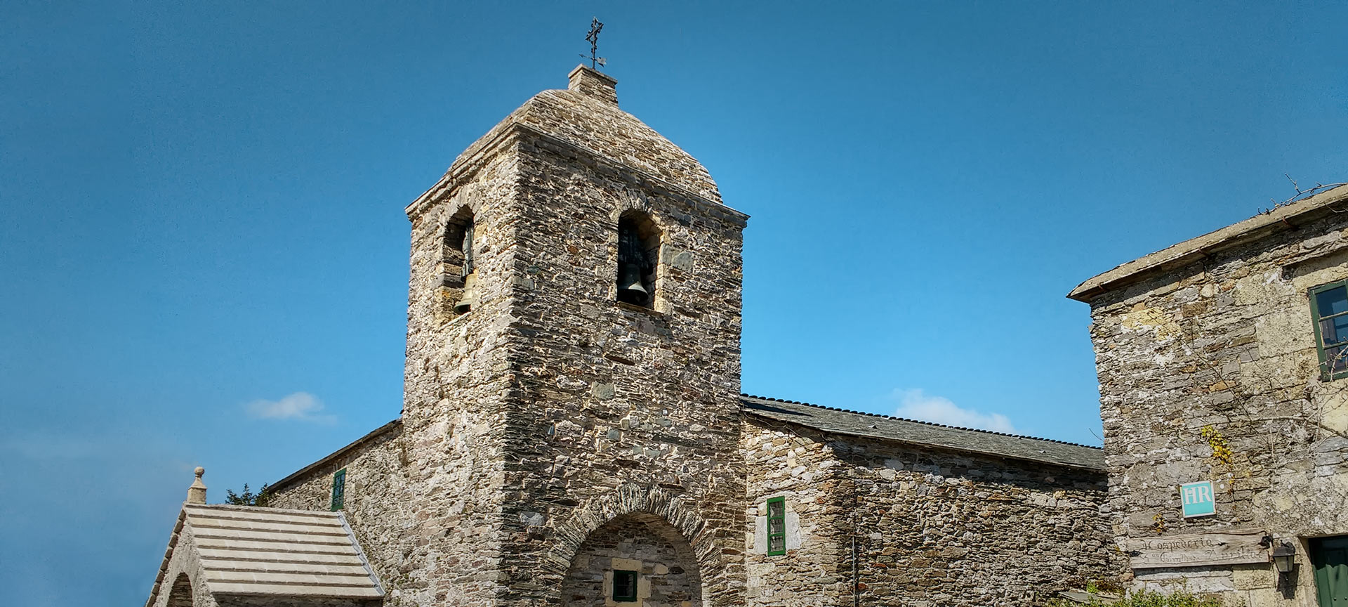 Igreja de Santa María A Real em O Cebreiro, Galiza