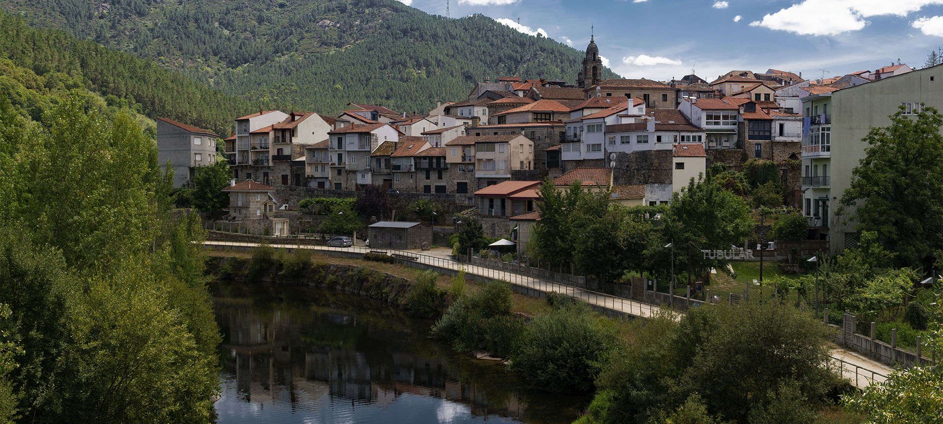 Panoramablick auf Ribadavia in Ourense (Galicien)