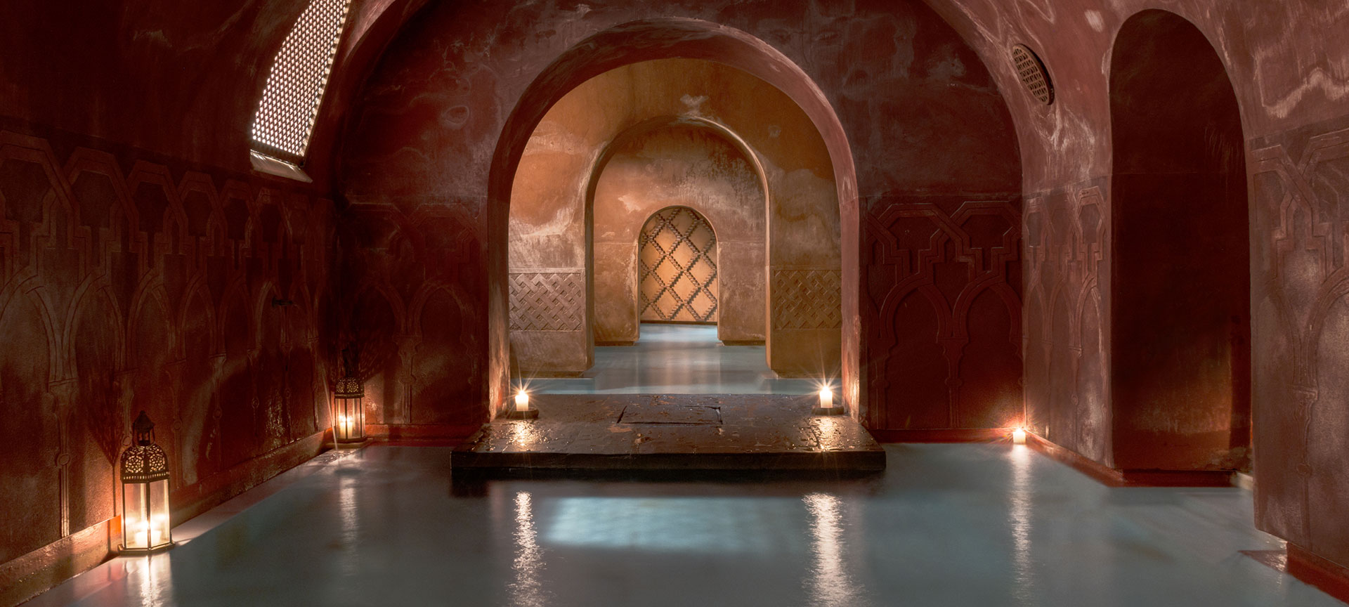 Wnętrze łaźni arabskich Hammam Al Ándalus Madryt