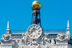 Банк Испании. Мадрид. Часы над центральным входом