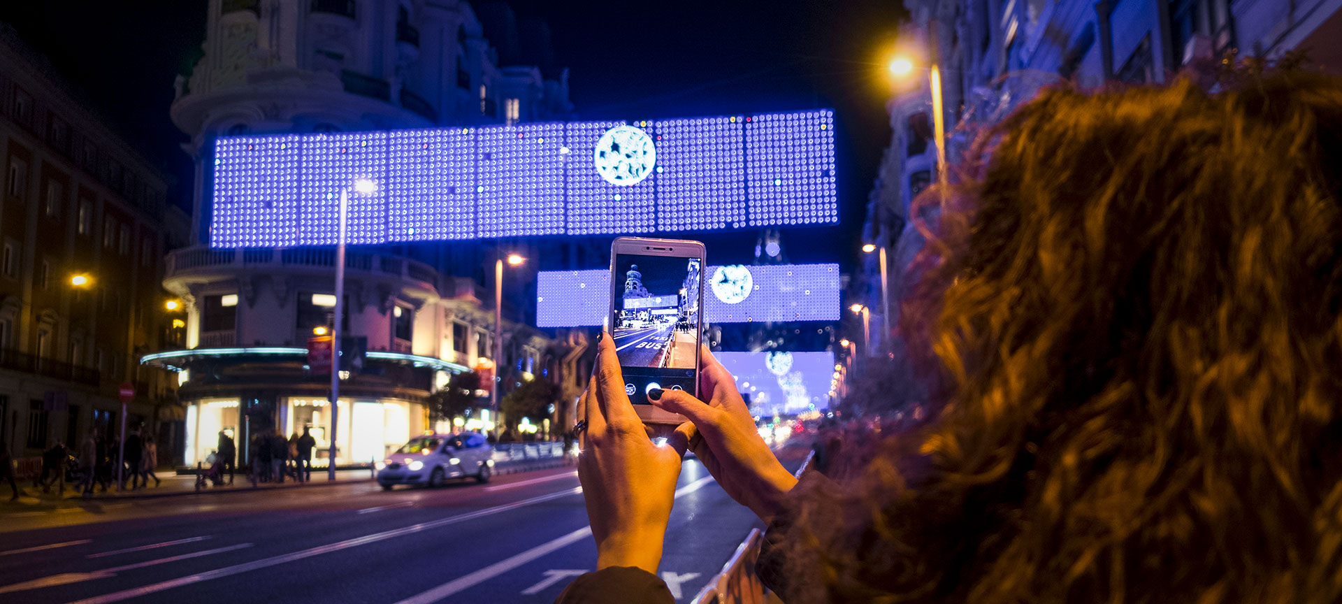 Luces de navidad en la calle Gran Vía de Madrid