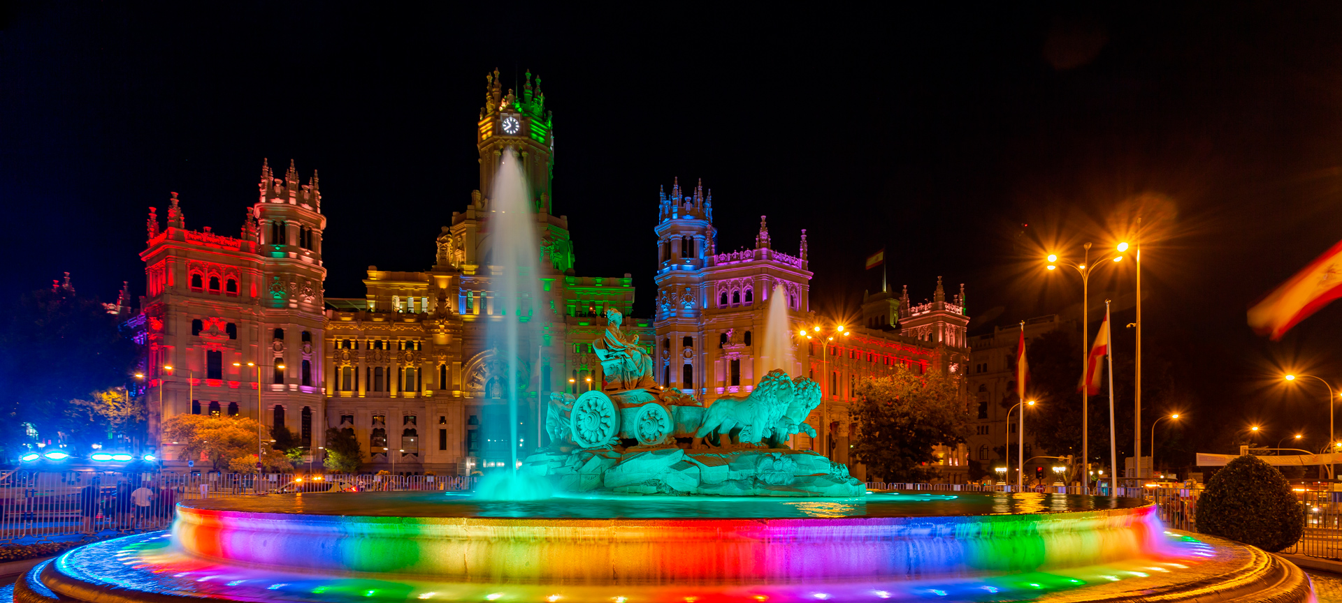 Plac Cibeles oświetlony z okazji obchodów Dumy w Madrycie (MADO), Wspólnota Madrytu Plac Cibeles oświetlony z okazji obchodów Dumy w Madrycie (MADO), Wspólnota Madrytu