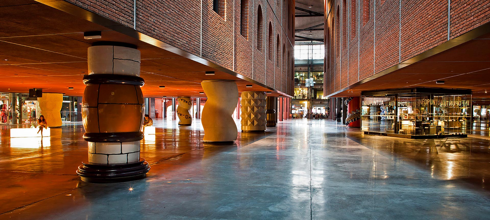 Azkuna Zentroa - Espacio Alhóndiga. Bilbao