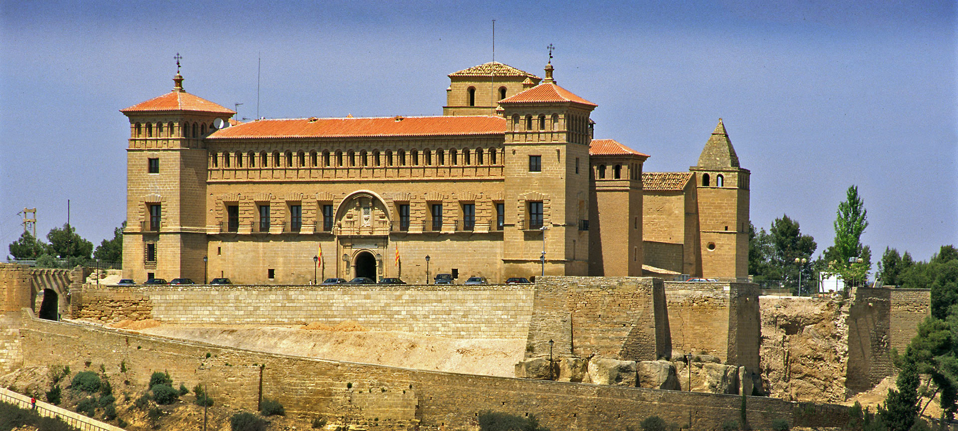 Vista externa do Parador de Alcañiz