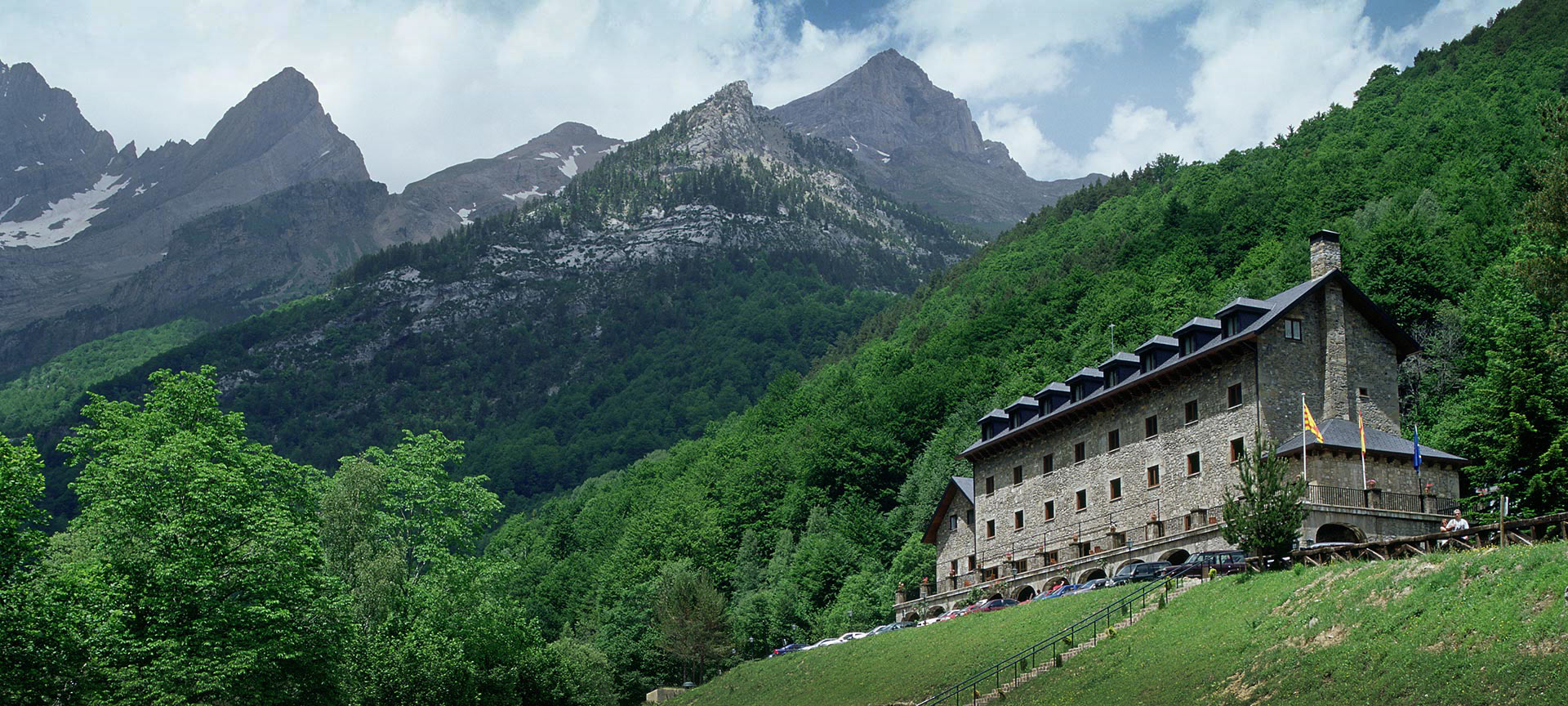Parador de Bielsa, widok z zewnątrz Parador de Bielsa, widok z zewnątrz