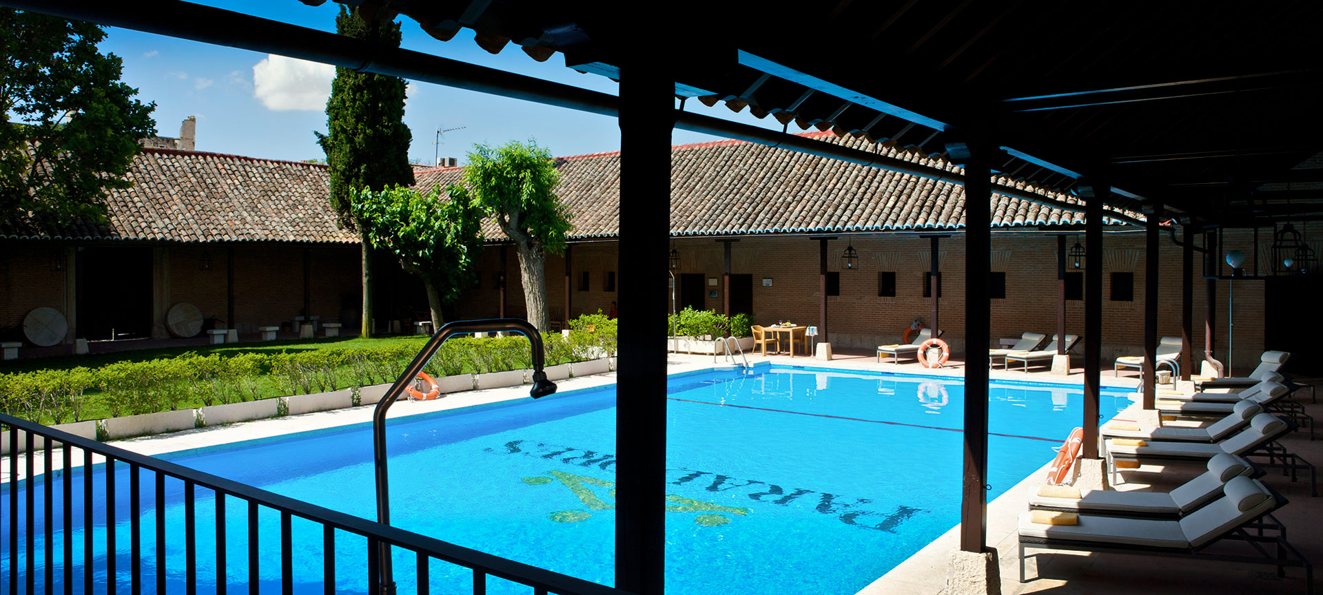 Basen hotelu Parador de Chinchón