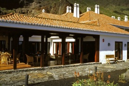 Vista externa do Parador de El Hierro