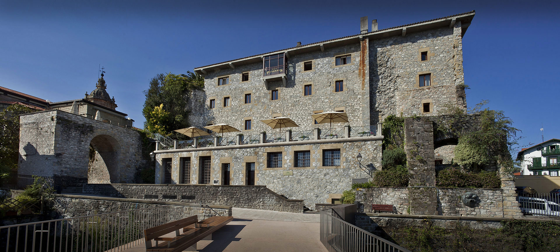 Vista exterior del Parador de Hondarribia