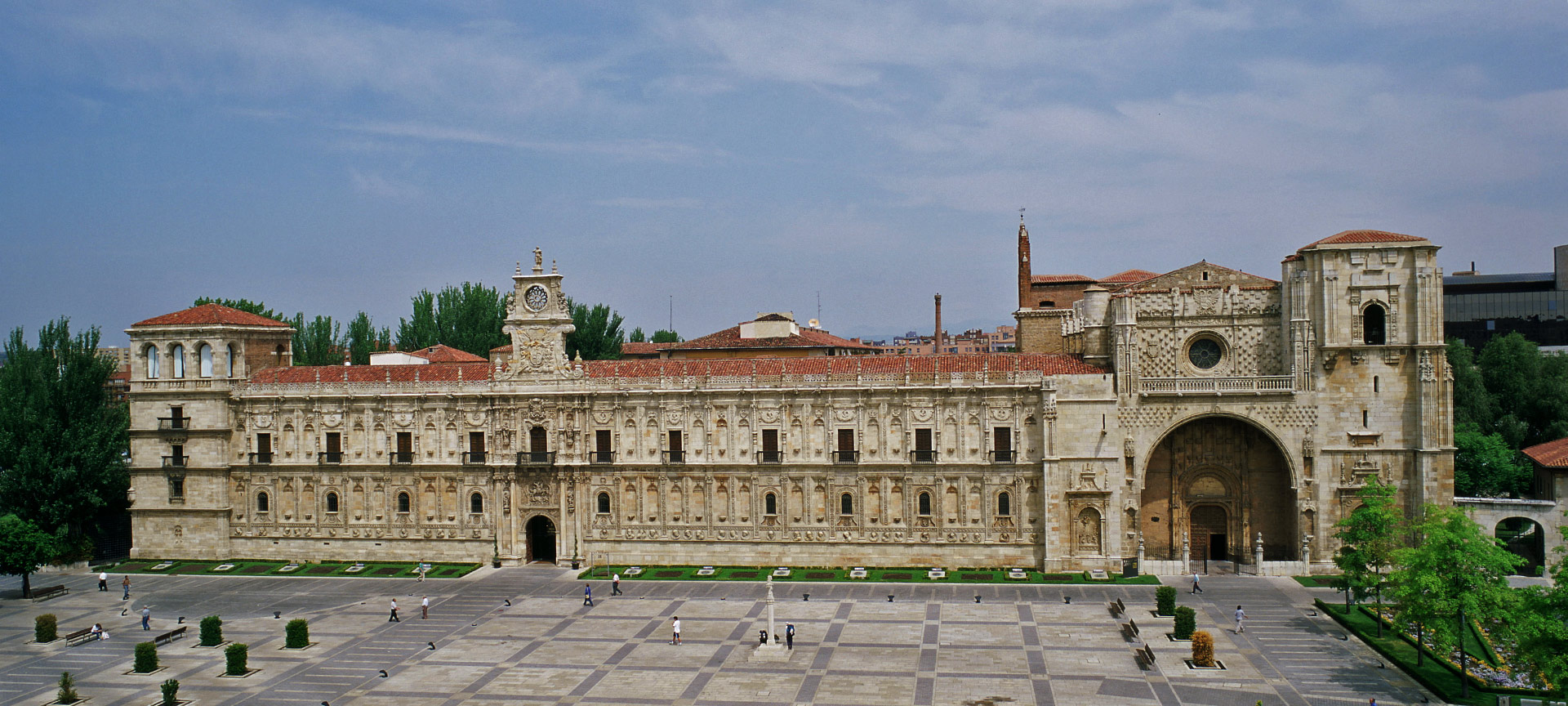 Vue extérieure du Parador de León