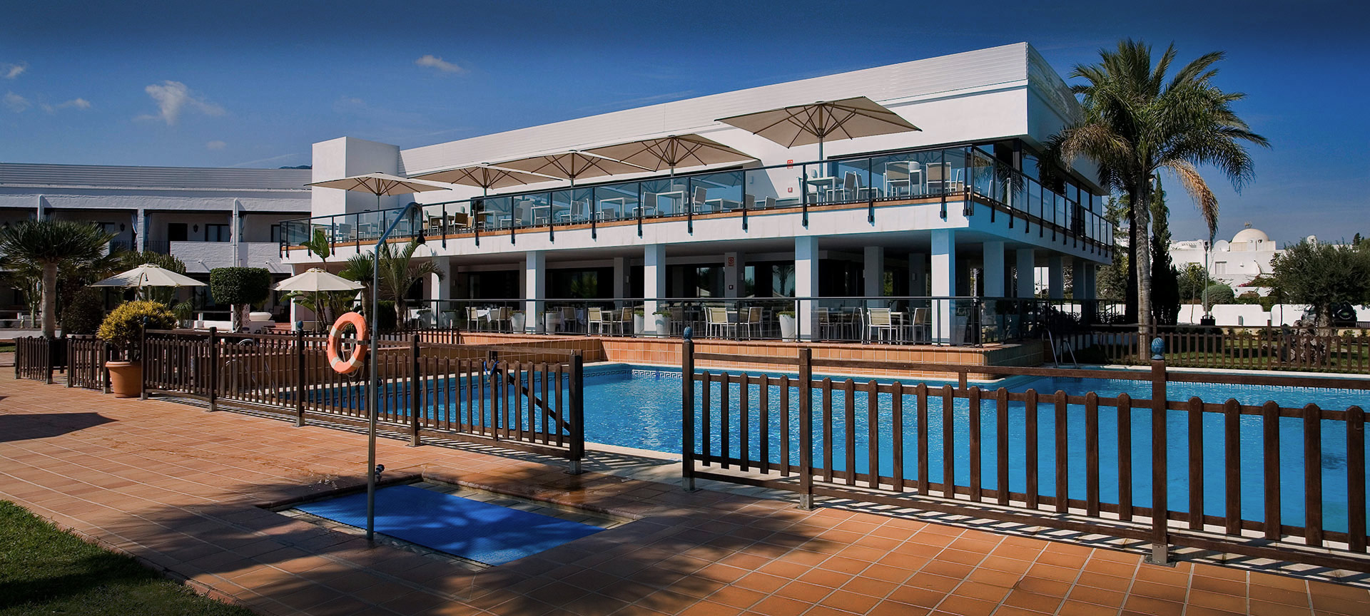 Basen hotelu Parador de Mojácar