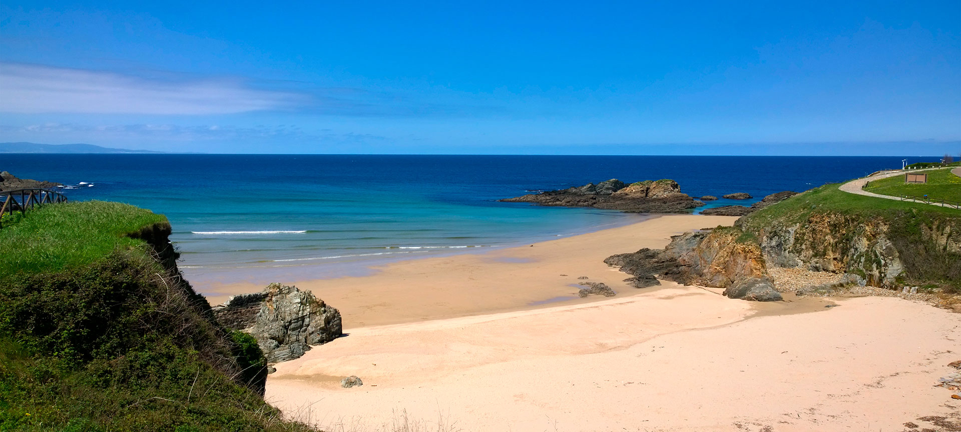 Plaża Anguileiro w Tapia de Casariego, Asturia Plaża Anguileiro w Tapia de Casariego, Asturia