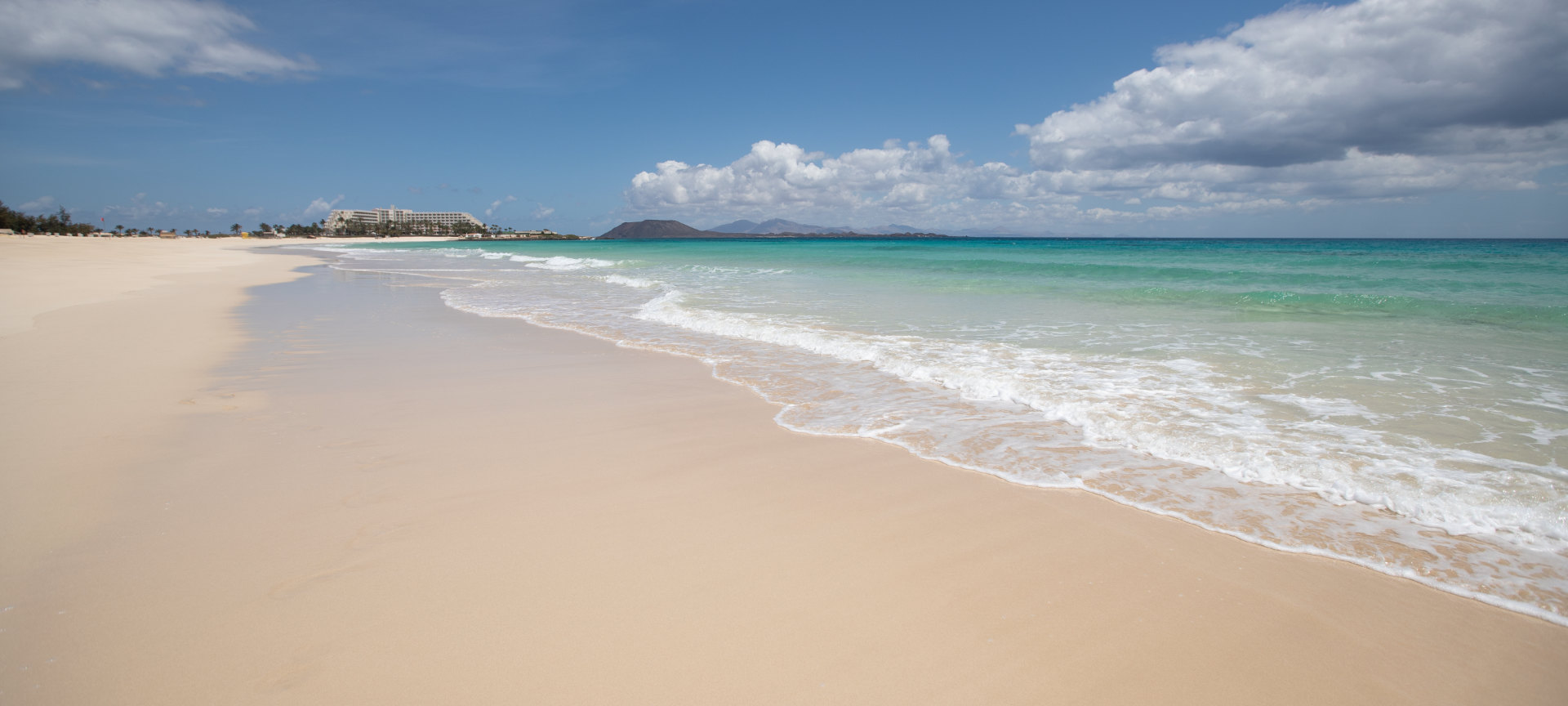 Plaża El Caserón w Corralejo na Fuerteventurze, Wyspy Kanaryjskie