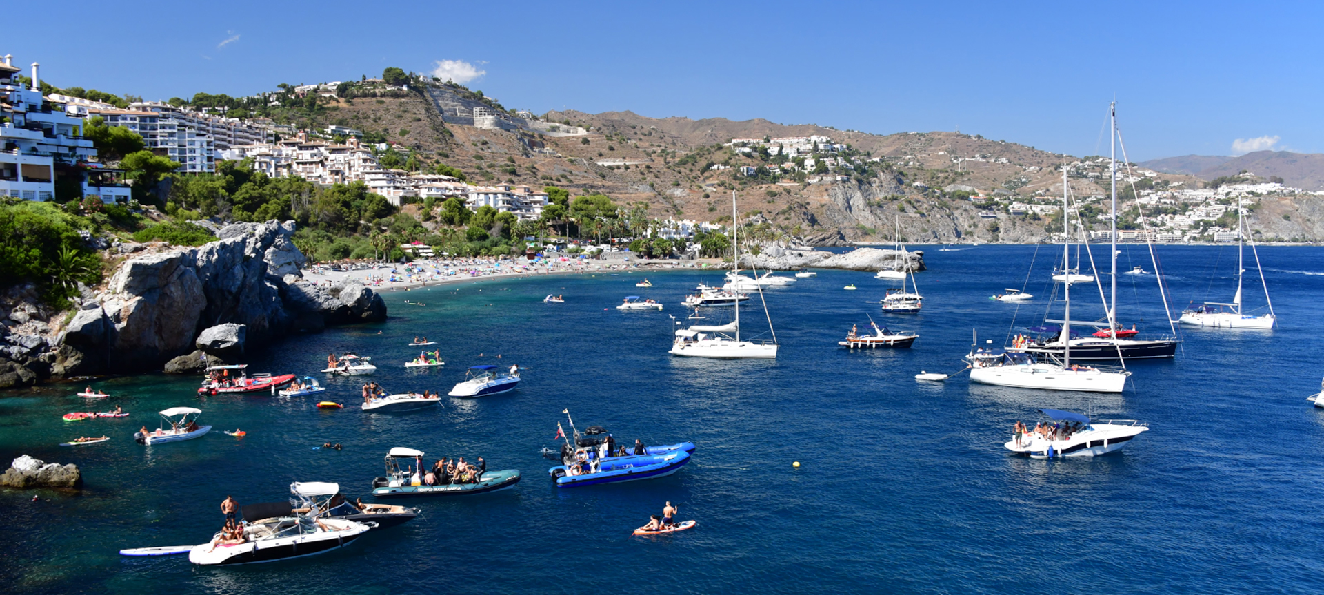 Plaża Marina del Este w Almuñécar w Grenadzie, Andaluzja