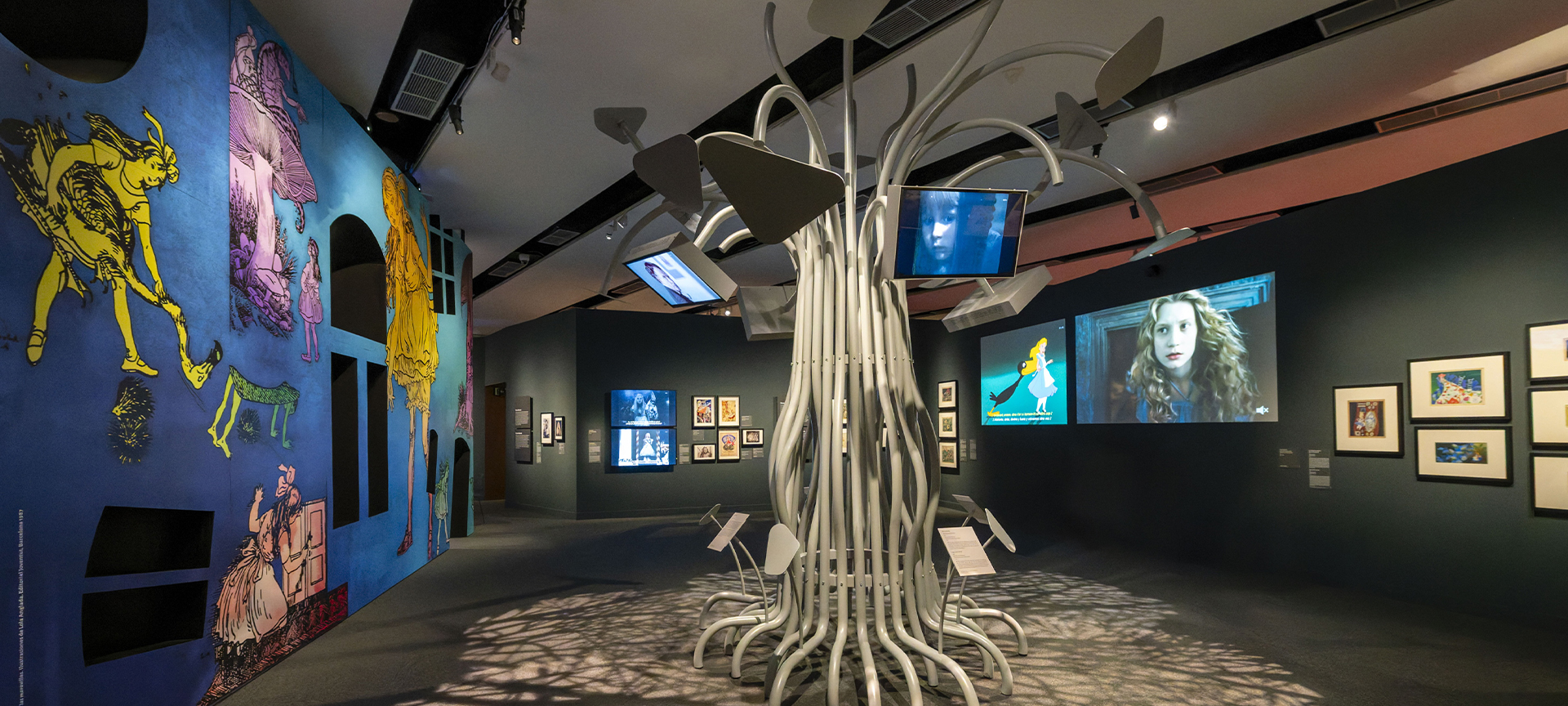 Ausstellung »Alice und Ihre Welten. Träume aus dem Wunderland« in CaixaForum València