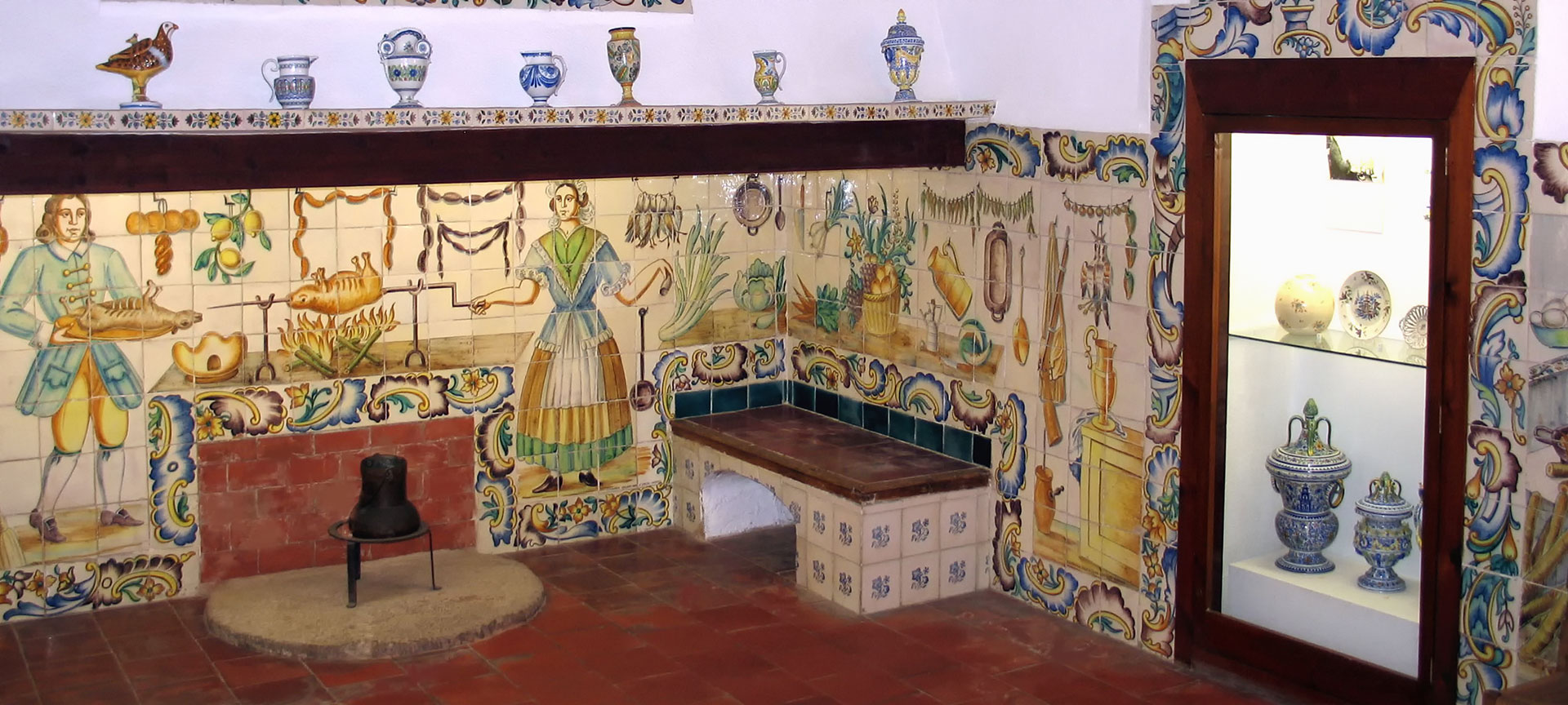 Miejskie Muzeum Ceramiki w Manises. Kuchnia. Sala José Gimeno Martínez Miejskie Muzeum Ceramiki w Manises. Kuchnia. Sala José Gimeno Martínez