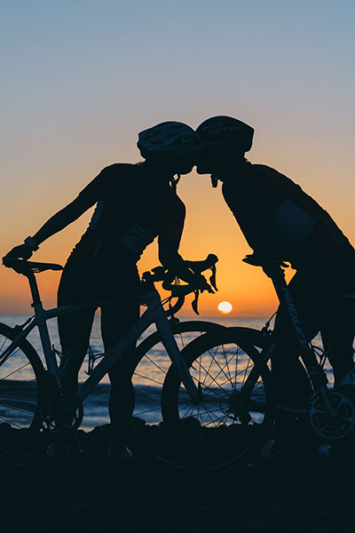 Pareja de ciclistas en Las Palmas de Gran Canaria Pareja de ciclistas en Las Palmas de Gran Canaria