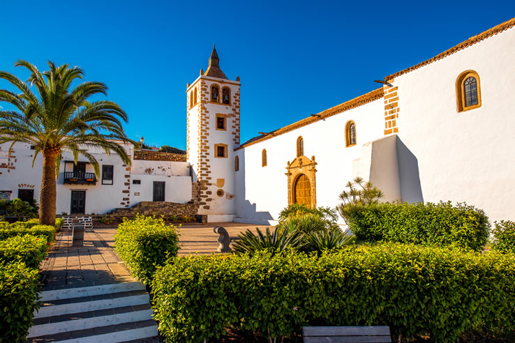 Plaza central de Betancuria (Fuerteventura, Islas Canarias) Plaza central de Betancuria (Fuerteventura, Islas Canarias)