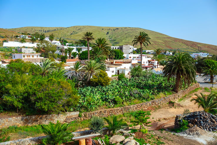 Plaza central de Betancuria (Fuerteventura, Islas Canarias) Plaza central de Betancuria (Fuerteventura, Islas Canarias)