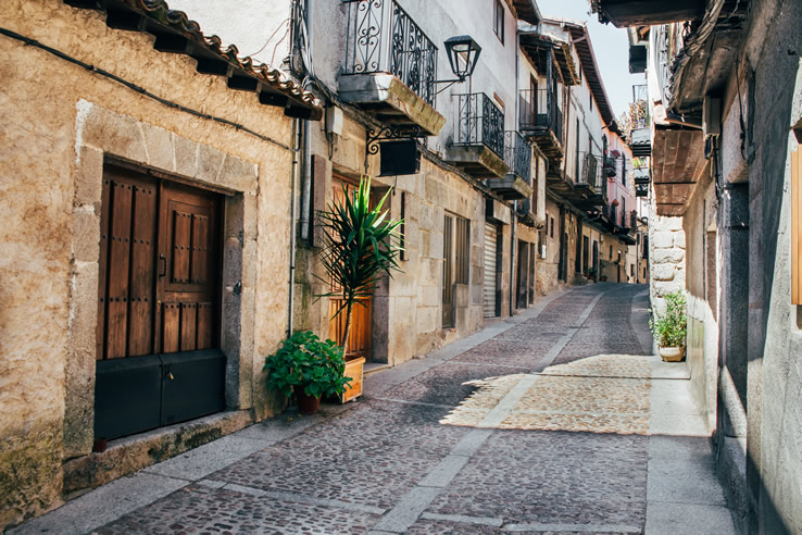 Rue de Miranda del Castañar (province de Salamanque, Castille-León) Rue de Miranda del Castañar (province de Salamanque, Castille-León)