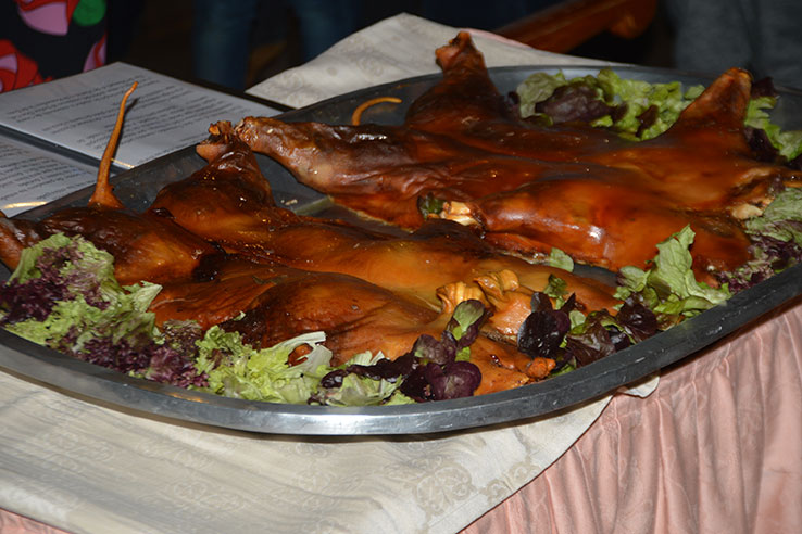 Cochon de lait aux fêtes de l'abattage du porc à Burgo de Osma Cochon de lait aux fêtes de l'abattage du porc à Burgo de Osma
