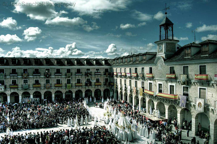 Procession du dimanche de résurrection de la semaine sainte d’Ocaña Procession du dimanche de résurrection de la semaine sainte d’Ocaña
