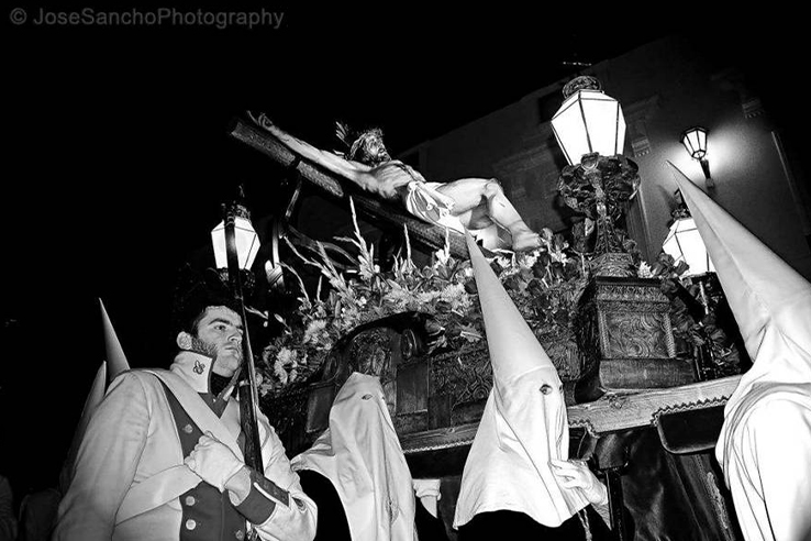 Procession du Cristo rey de los Mártires escorté par un bataillon d’époque, lors de la semaine sainte d’Ocaña Procession du Cristo rey de los Mártires escorté par un bataillon d’époque, lors de la semaine sainte d’Ocaña