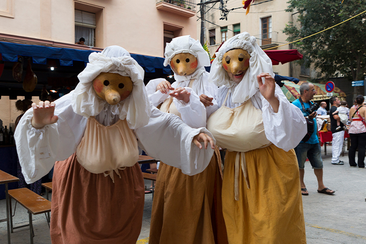 Ambiente callejero de Tortosa (Tarragona, Cataluña) durante la Festa del Renaixement Ambiente callejero de Tortosa (Tarragona, Cataluña) durante la Festa del Renaixement