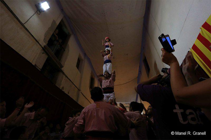Castells (ludzkie wieże) podczas obchodów święta Sant Magí w Tarragonie (Katalonia) Castells (ludzkie wieże) podczas obchodów święta Sant Magí w Tarragonie (Katalonia)