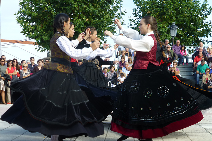 Regional dances at the Seafood Festival in O Grove (Pontevedra, Galicia) Regional dances at the Seafood Festival in O Grove (Pontevedra, Galicia)