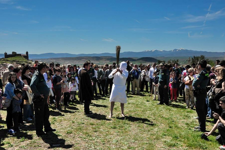 Via Crucis dei “Picaos” durante la Settimana Santa di San Vicente de la Sonsierra (La Rioja) Via Crucis dei “Picaos” durante la Settimana Santa di San Vicente de la Sonsierra (La Rioja)