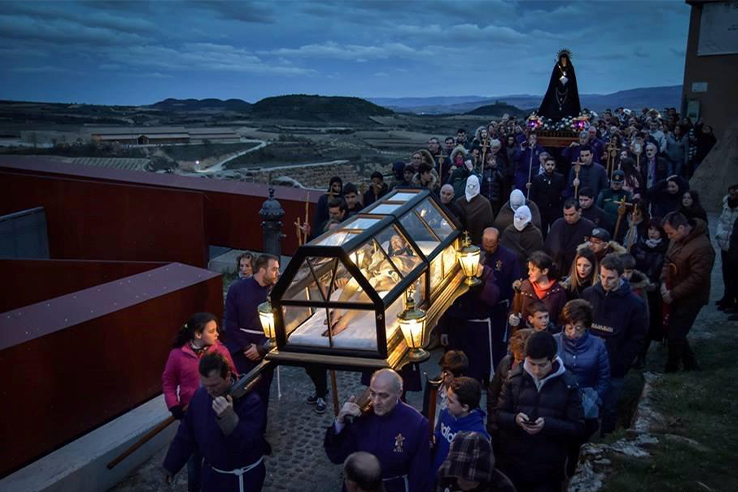 Santa Sepoltura dei “Picaos” durante la Settimana Santa di San Vicente de la Sonsierra (La Rioja) Santa Sepoltura dei “Picaos” durante la Settimana Santa di San Vicente de la Sonsierra (La Rioja)