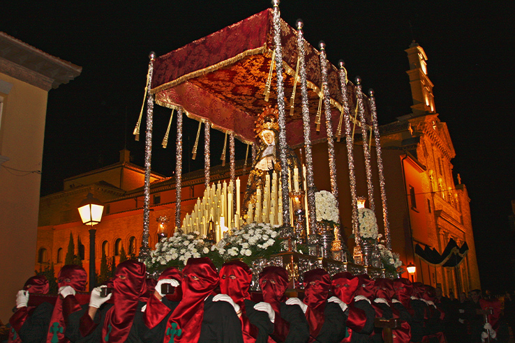 Procesja Matki Boskiej Bolesnej podczas obchodów Wielkiego Tygodnia w Calahorze (La Rioja) Procesja Matki Boskiej Bolesnej podczas obchodów Wielkiego Tygodnia w Calahorze (La Rioja)