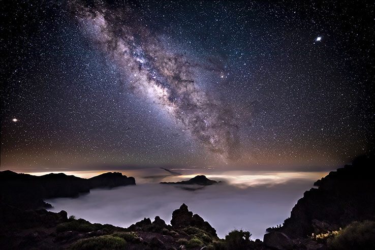 Views of the Milky Way above the sea of clouds Views of the Milky Way above the sea of clouds