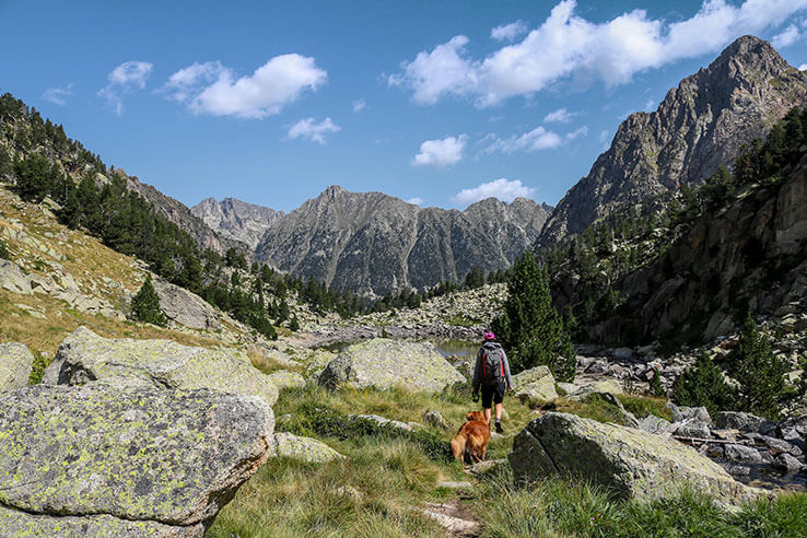 Spacer w górach Parku Narodowego Aigüestortes i Estany de Sant Maurici Spacer w górach Parku Narodowego Aigüestortes i Estany de Sant Maurici