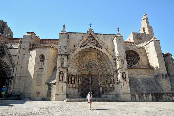 Esterno della Basilica Arcipretale di Santa María la Mayor a Morella (Castellón, Comunità Valenciana) Esterno della Basilica Arcipretale di Santa María la Mayor a Morella (Castellón, Comunità Valenciana)