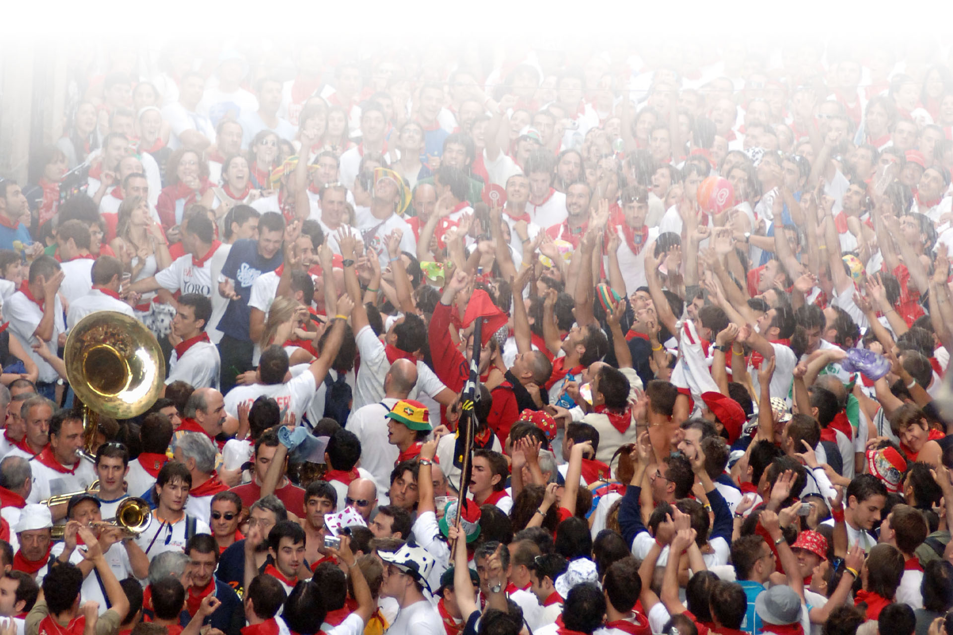 Crowds during the launch of the inaugural rocket at the San Fermín fiesta in Pamplona (Navarre)