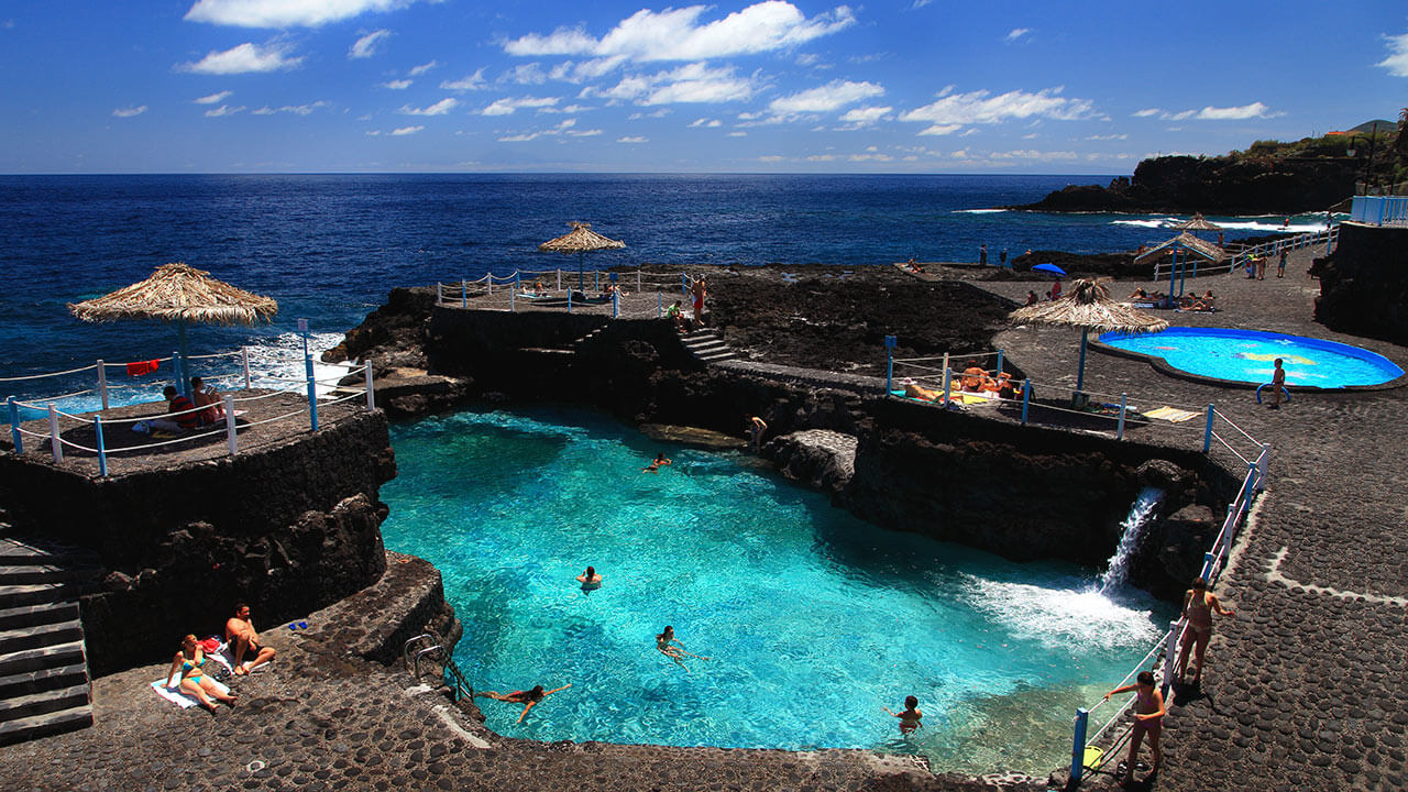 Piscinas de Charco Azul en San Andrés, isla de La Palma Piscinas de Charco Azul en San Andrés, isla de La Palma