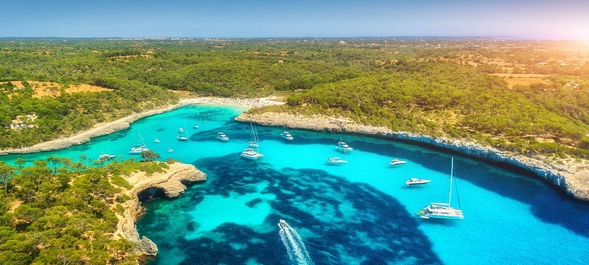 Vista aérea de algumas pequenas praias em Maiorca