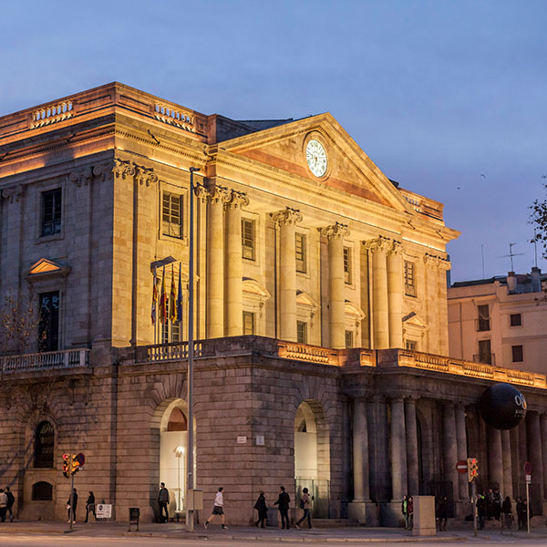 Visa exterior de la casa de la Llotja en Barcelona