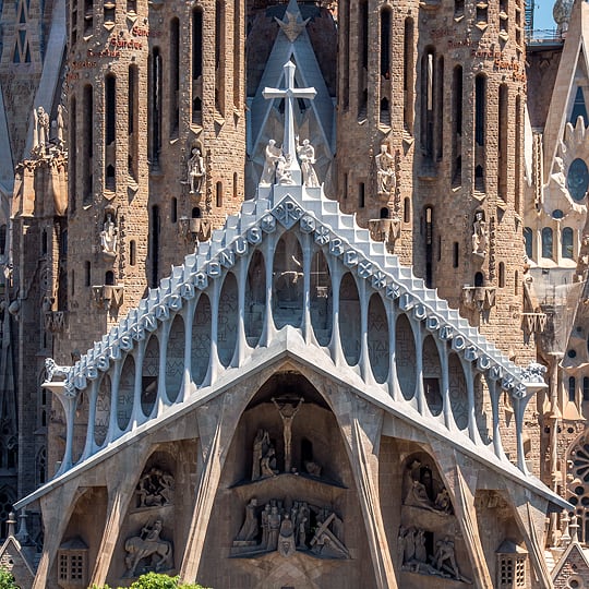 Particolare di una delle facciate della Sagrada Familia di Barcellona, in Catalogna