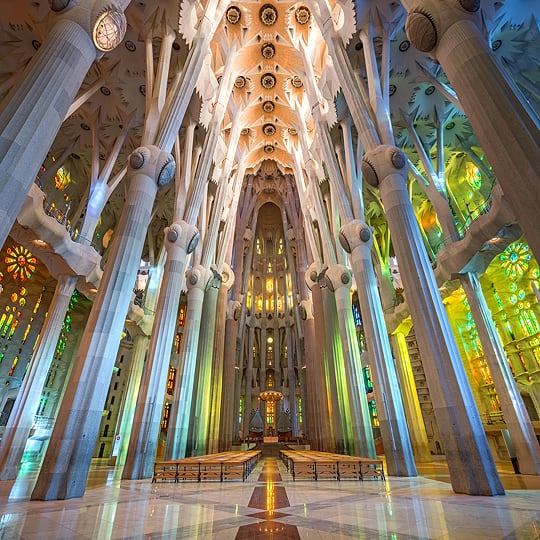 Navata interna della Sagrada Familia a Barcellona, ​​​​Catalogna