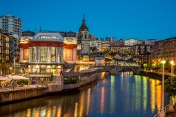 Vistas de Bilbao y el mercado de la Ribera, País Vasco