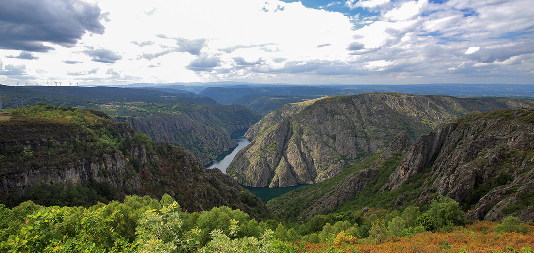 Punkt widokowy Cabezoas w Ribeira Sacra, Galicja Punkt widokowy Cabezoas w Ribeira Sacra, Galicja