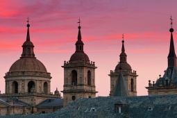 Vistas de los tejados del Monasterio de El Escorial al Atardecer en San Lorenzo de El Escorial, Madrid