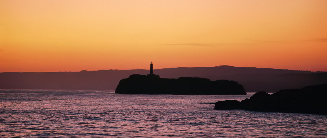 Die Mouro-Insel in Santander bei Sonnenuntergang Die Mouro-Insel in Santander bei Sonnenuntergang