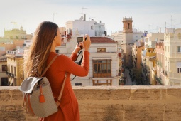 Touriste prenant une photo de Valence