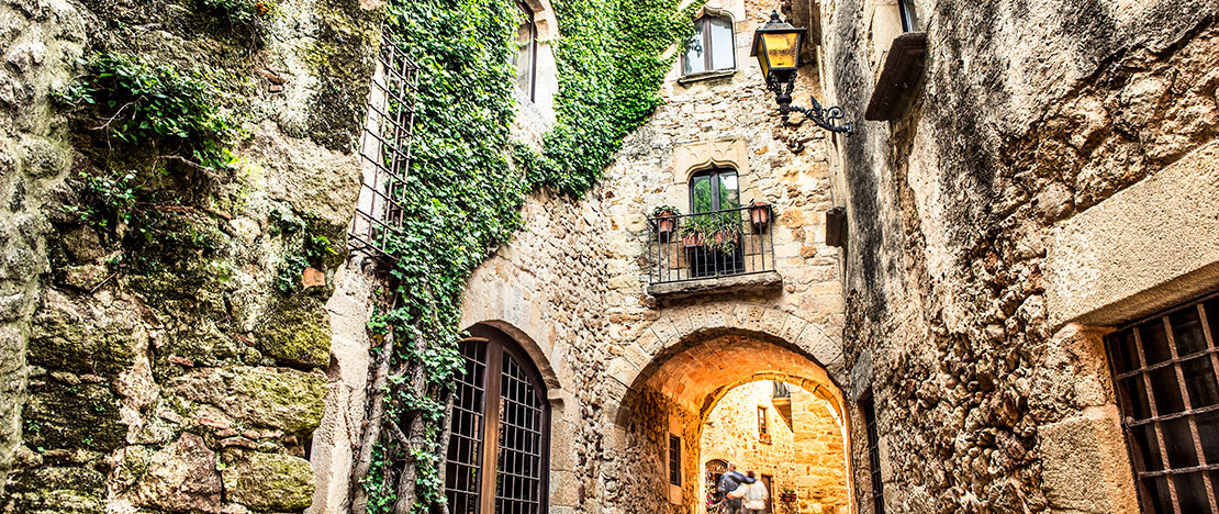 Ruas típicas em Pals, Girona Ruas típicas em Pals, Girona